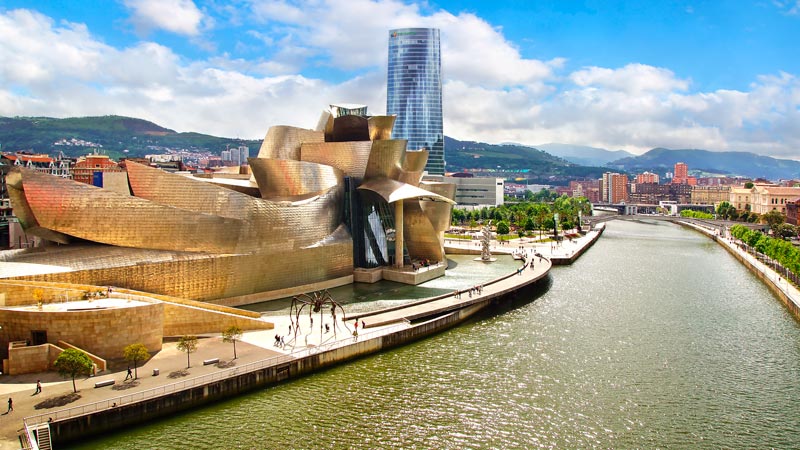 Museo Guggenheim de Bilbao y torre de Iberdrola